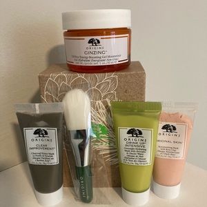 Origins Mini skincare kit. Boxed set.New with tags.